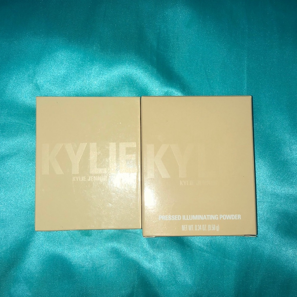 Kylie Jenner Banana Split pressed highlighter